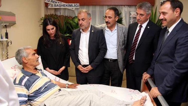 Bakan Sarıeroğlundan kazada yaralanan Şehit Fethi Sekinin babasına ziyaret