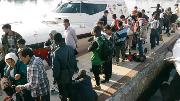Çanakkalede lastik botta 45 kaçak göçmen yakalandı
