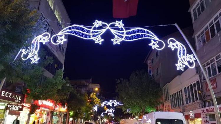 Niğde caddelerine dekoratif aydınlatma