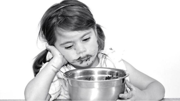 Çocuklara sakinleşmeleri için verilen yiyecekler yeme bozukluğuna yol açabilir