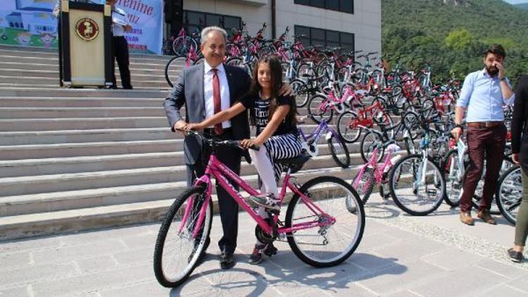 Akşehir Belediyesi camiye gelen çocuklara bisiklet hediye edecek