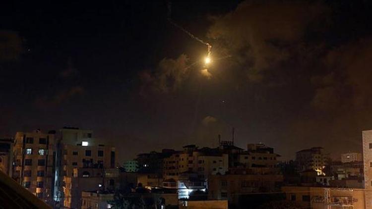 İsrail Gazzede Hamasa ait 8 hedefi vurdu