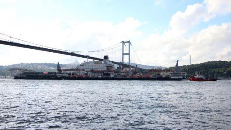 Ek fotoğraflar// Pionering Spirit gemisi İstanbul Boğazından geçiyor