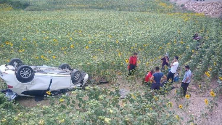 Adanada minibüs ile otomobil çarpıştı: 3ü ağır 7 yaralı