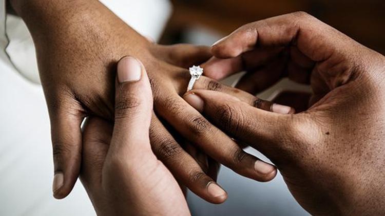 Mezuniyet töreninde sürpriz evlilik teklifi