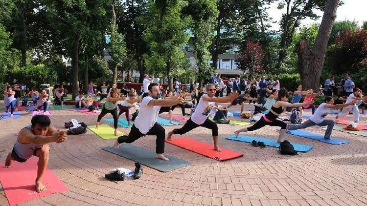 Uluslararası Yoga Günü Nişantaşı Sanat Parkı’nda kutlandı