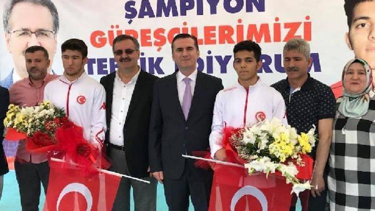 Dünya şampiyonasında dereceye giren spoculara coşkulu karşılama