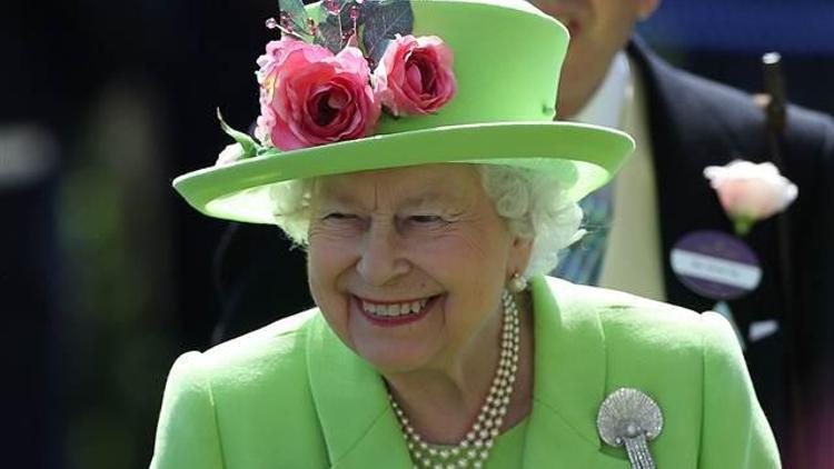 Kraliçe 2. Elizabeth sosyal medya editörü arıyor