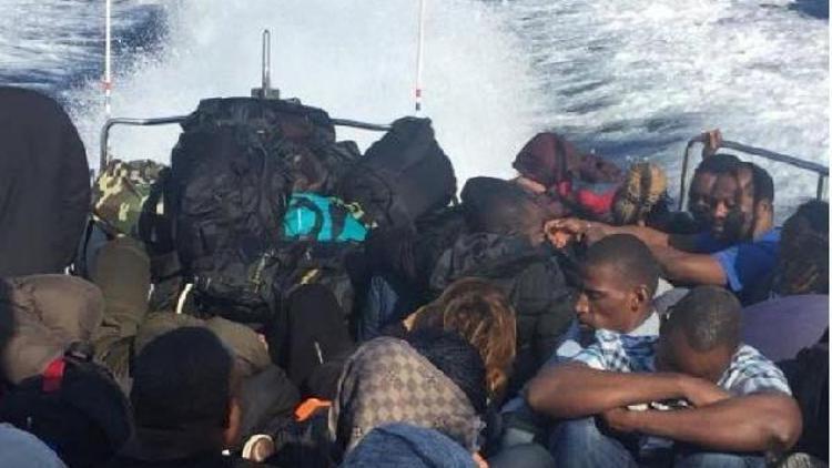 Lastik botta 41 kaçak  göçmen yakalandı