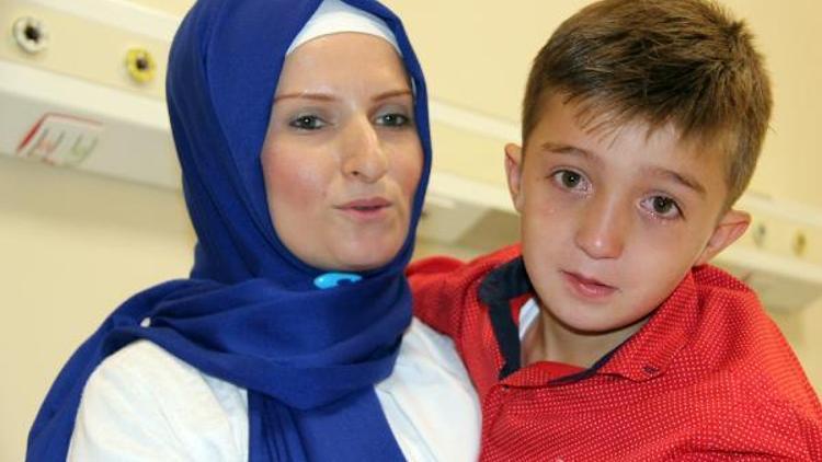 8 yaşındaki Betim tedavi için Makedonyadan Düzceye geldi