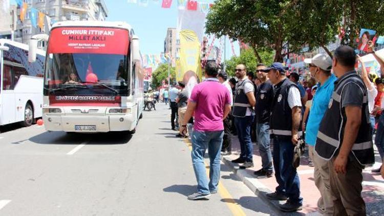 CHP ve MHPden Manisada seçim yürüyüşü