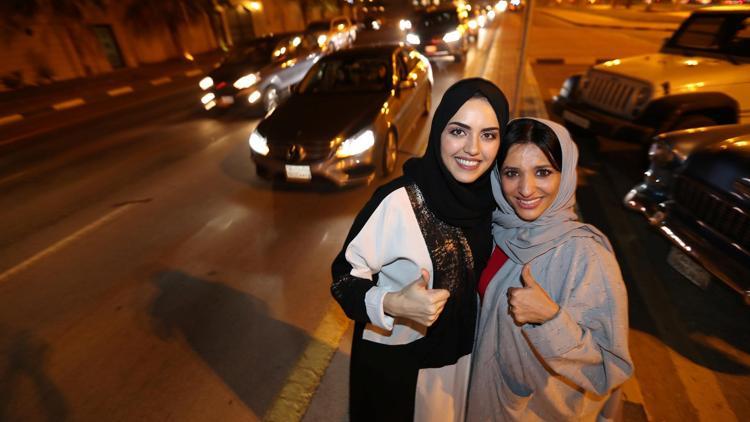 Direksiyon yasakları kalkan Suudi kadınlara hâlâ yasak 5 şey