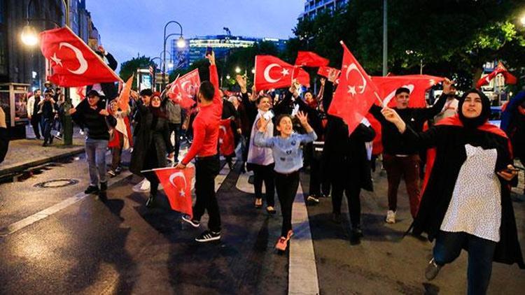 Erdoğan’ın seçim zaferi Avrupa’da da kutlandı