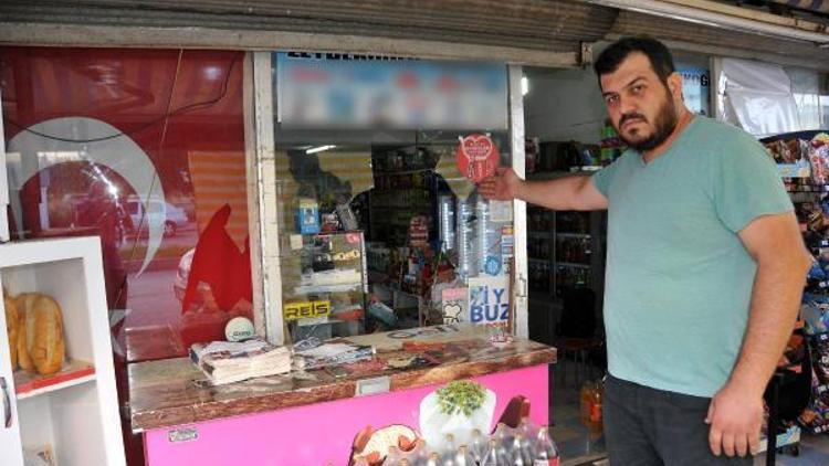 Türk bayrağı asılı marketi yakmak istemişler