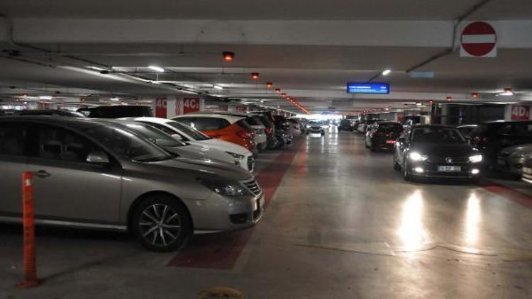 İstanbulda dolu alarmı;  havalimanında da otoparklar doldu