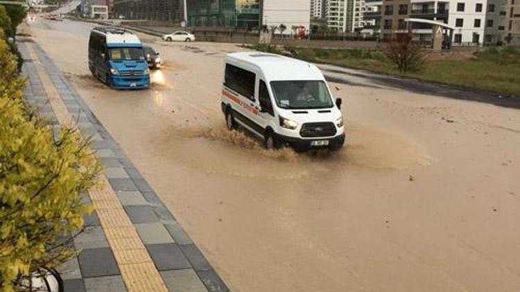 Bağlıca’da yollar  göle döndü