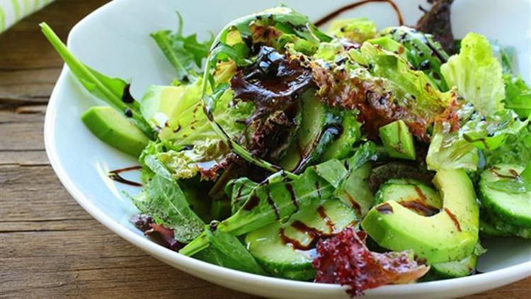 Avokadolu yeşil diyet salata tarifi