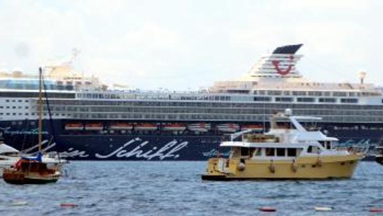 Mein Schiff 2 gemisi ile Bodruma 2 bin Alman turist geldi
