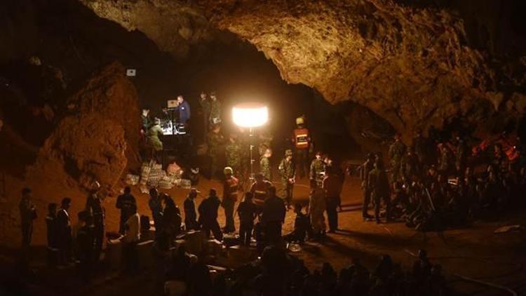 Çocuklardan oluşan futbol takımı mağarada mahsur kaldı