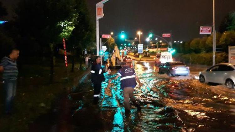 Ek fotoğraflar 2//İstanbulda sağanak yağış ve dolu etkili oldu