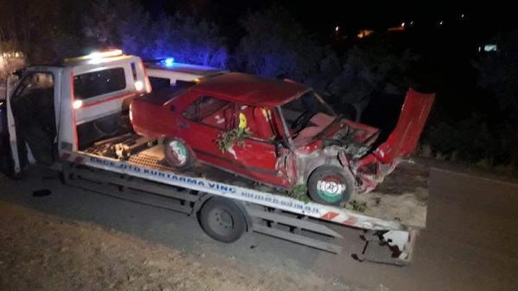 Elazığda çarpışan iki otomobilden biri uçuruma yuvarlandı: 4 yaralı