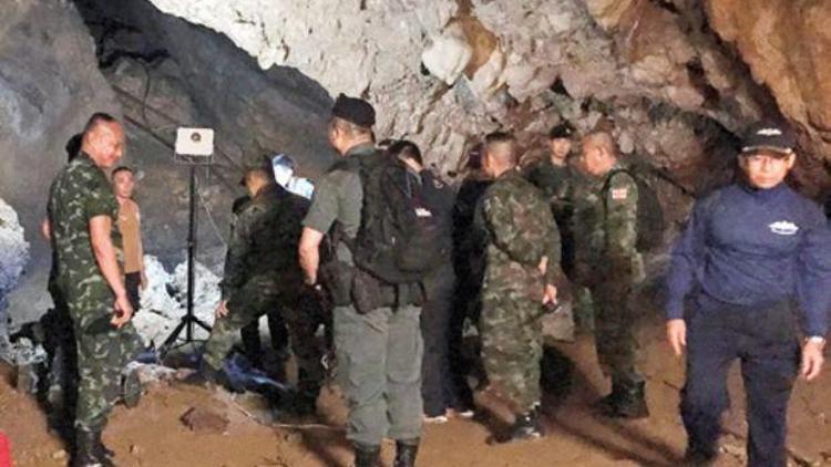 Taylandda mağarada kaybolan çocukları bulmak zorlaşıyor