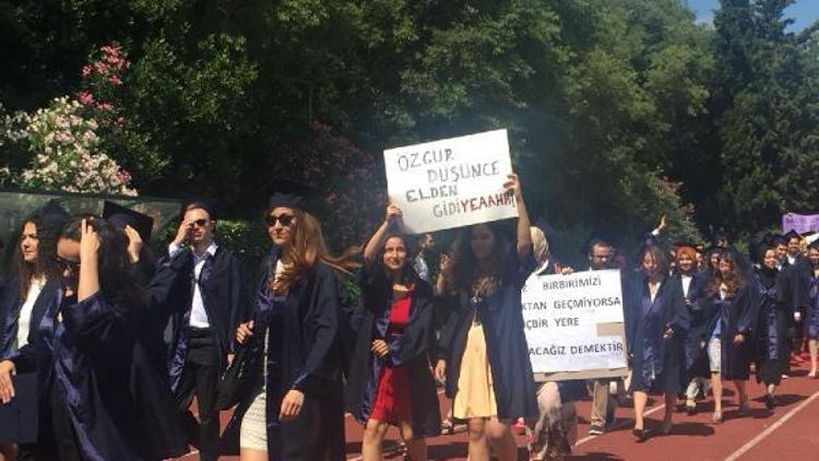 Boğaziçi Üniversitesi mezuniyetinde rektöre protesto