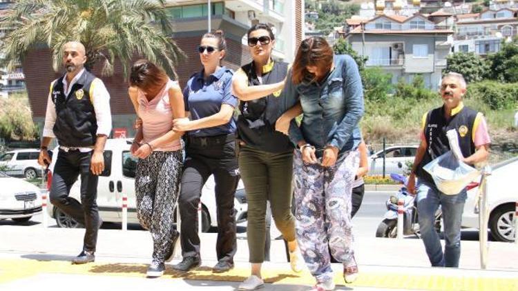 Kadın hırsızlar polisten kaçamadı
