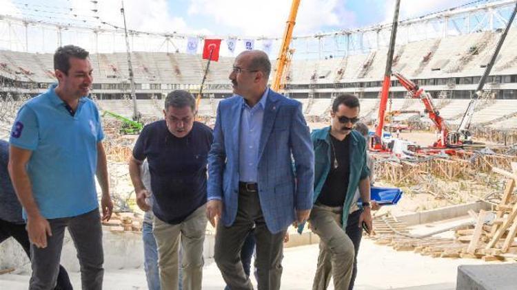 Vali Demirtaş, tamamlanma aşamasına gelen Adana Şehir Stadyumu’nda incelemelerde bulundu