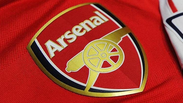 Arsenal 12 oyuncusuyla yollarını ayırdı