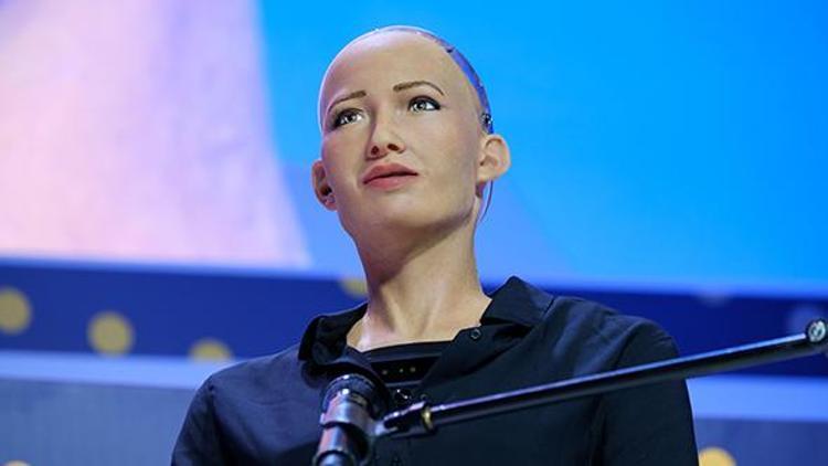 Robot Sophianın konuşacağı ikinci dil belli oldu