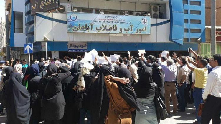 İranda ekonomiden yeni kriz Protestolar büyüyor