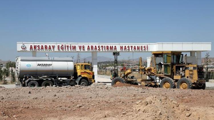 Aksaray belediyesi, yapımı devam eden hastanenin düzenlemelerini yapıyor