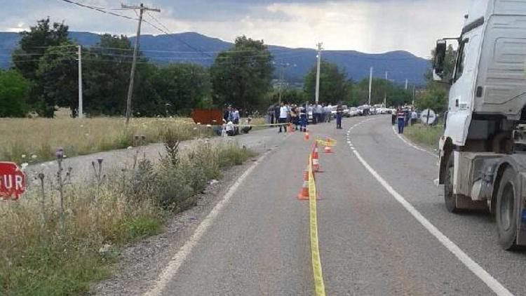 Kasksız motosiklet sürücüsü Mehmet Ali, kazada öldü