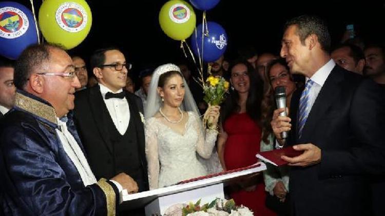 Fenerbahçe Başkanı Koç vefasını gösterdi, nikah şahidi oldu