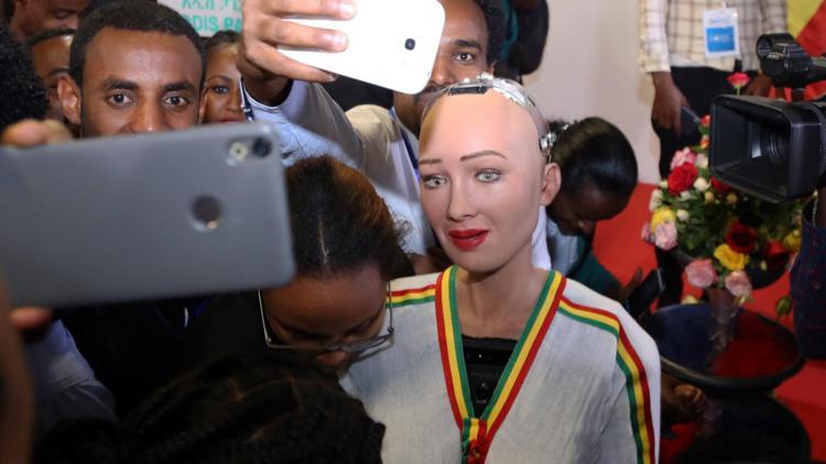 Etiyopyada robot Sophiaya yoğun ilgi