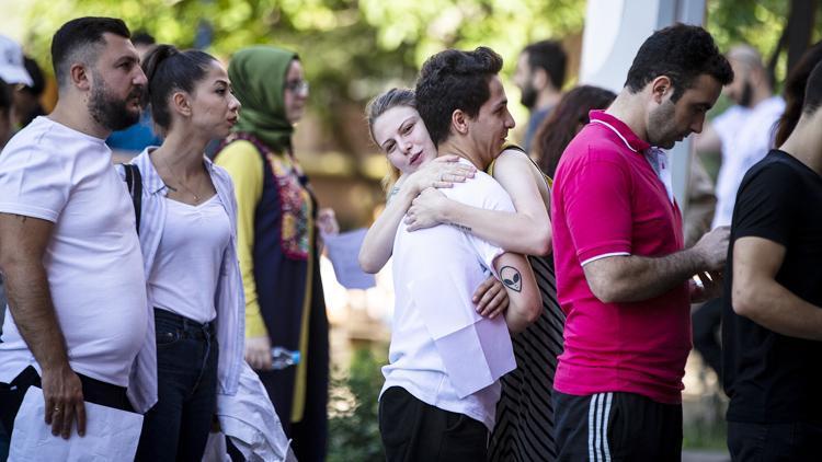 Türkiye’den AYT manzaraları... Kimliğini gömleğinde unuttu, sınava giremedi