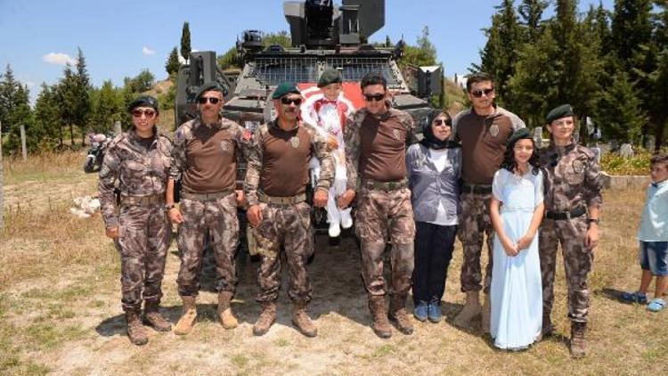 15 Temmuz şehidinin oğluna zırhlı sünnet arabası