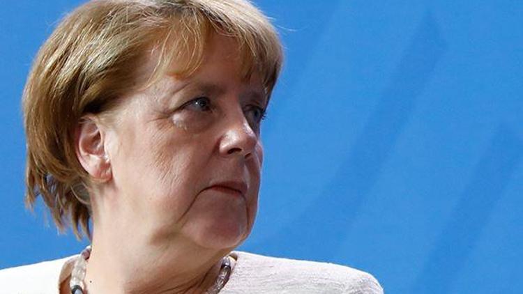 Alman hükümetinde büyük çatlak: İçişleri Bakanı Seehofer istifa ediyor
