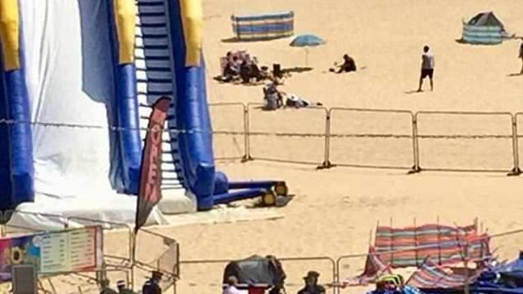 Plajdaki şişme oyuncak büyük gürültüyle patladı Bir çocuk hayatını kaybetti