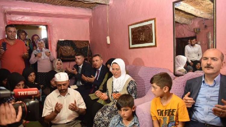 Bakan Soylu, PKKnın öldürdüğü bakkalın ailesini ziyaret etti