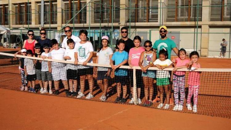 Şehit çocuklarına ücretsiz tenis kursu