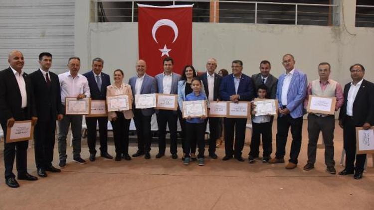 Kılıçdaroğlunun mazbatasını CHP İzmir İl Başkanı Yücel aldı