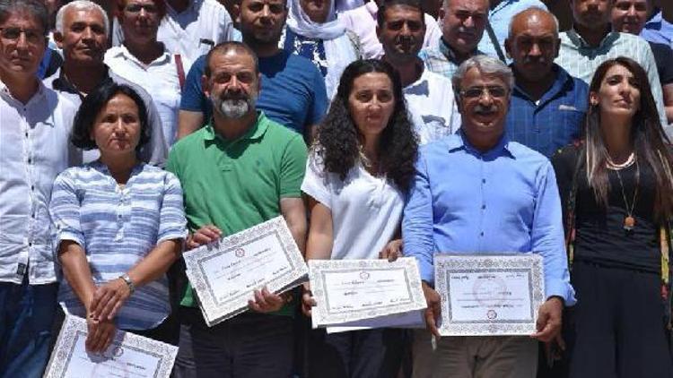 HDP Mardin milletvekilleri mazbatalarını aldı