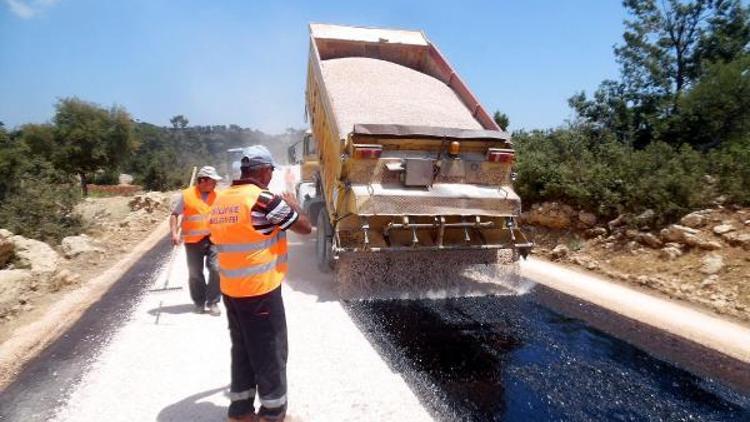 Silifkede yol yapım çalışmaları sürüyor