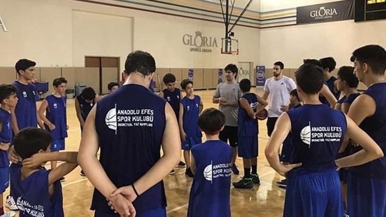 Doğuş Balbaydan Anadolu Efesin basketbol yaz kampına ziyaret