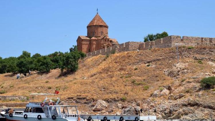 Akdamar Adası tatlı suya kavuşuyor