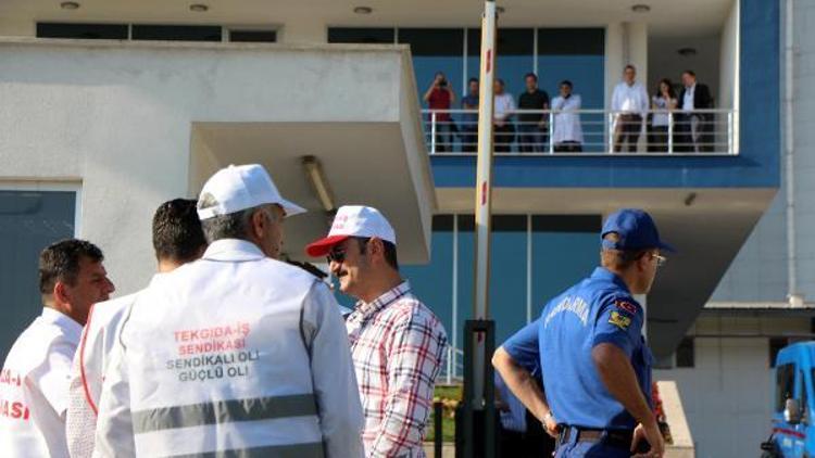 Boluda makarna fabrikasında işçiler greve çıktı