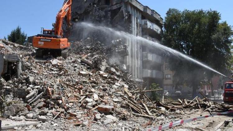 Düzcede depremin izleri siliniyor