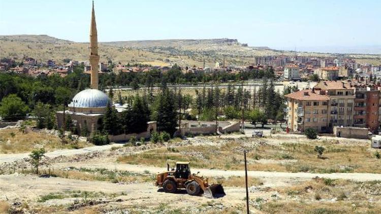 Kent merkezindeki moloz ve hafriyat yığınları temizleniyor